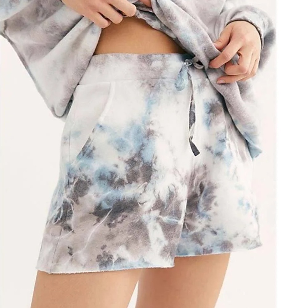 Free People Kelly Washed shorts tie dye white fleece XS drawstring sweatpants